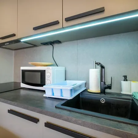 Moving Lines 아파트 *