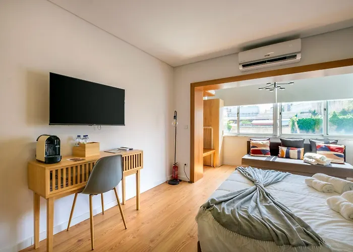 Apartman Moving Lines *